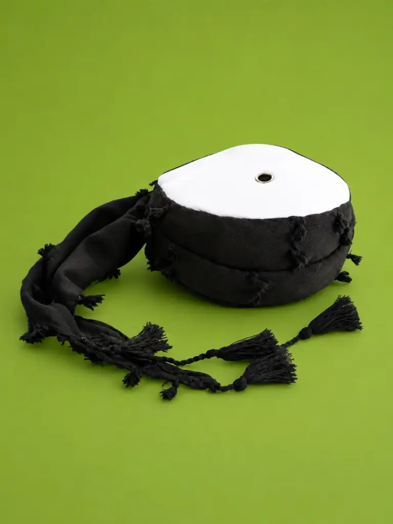 Katalog hitam combi putih